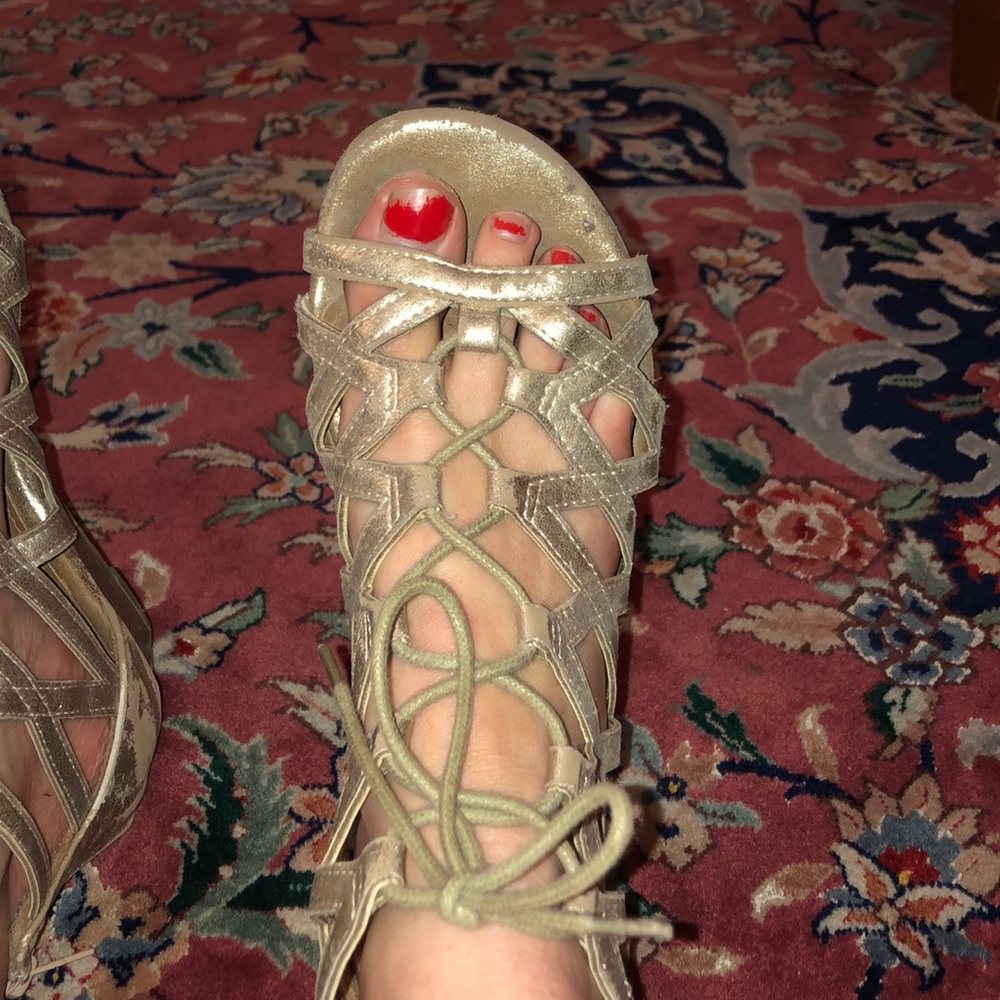 Tie up flats - Picture 3 of 3